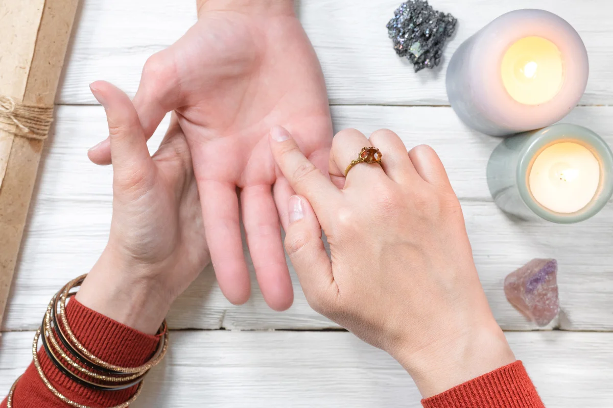 Decipher Your Destiny: The Easy-to-Follow Guide to Palmistry for a More Enlightened and Purposeful Life